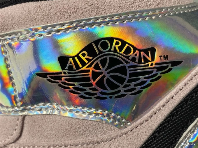 Powder Air Jordan BQ6472-602 Iridescent (W) Dirty Mid 1 0728